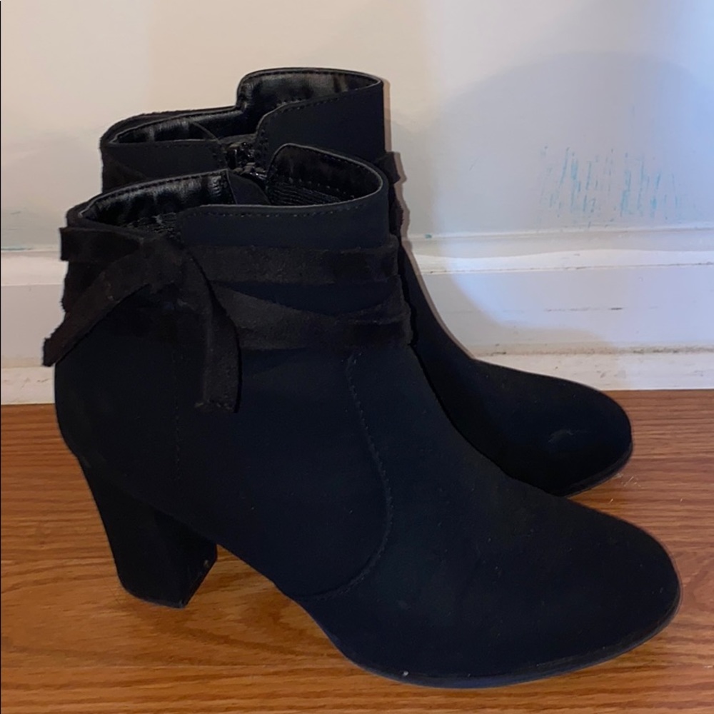 Black heel ankle boots